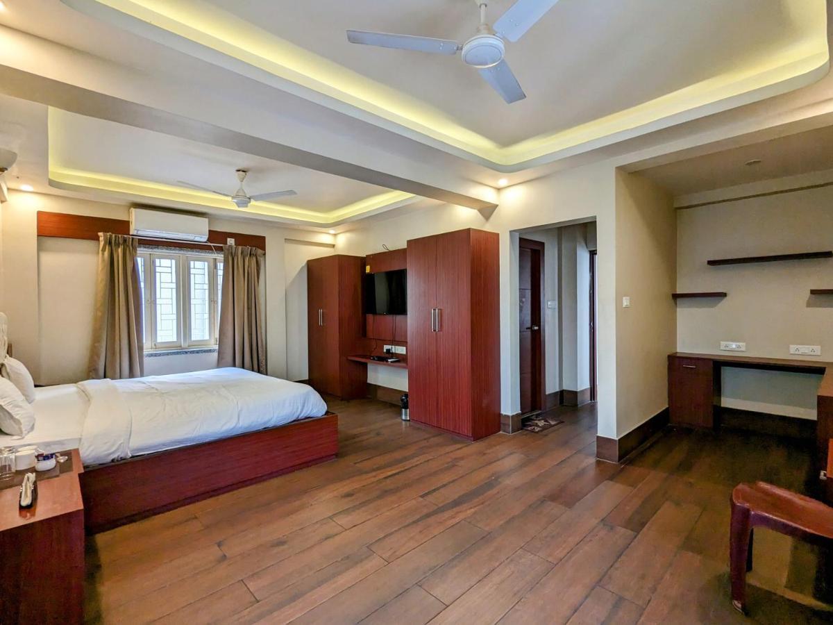 The Aster Enclave Hotel Kolkata Bagian luar foto