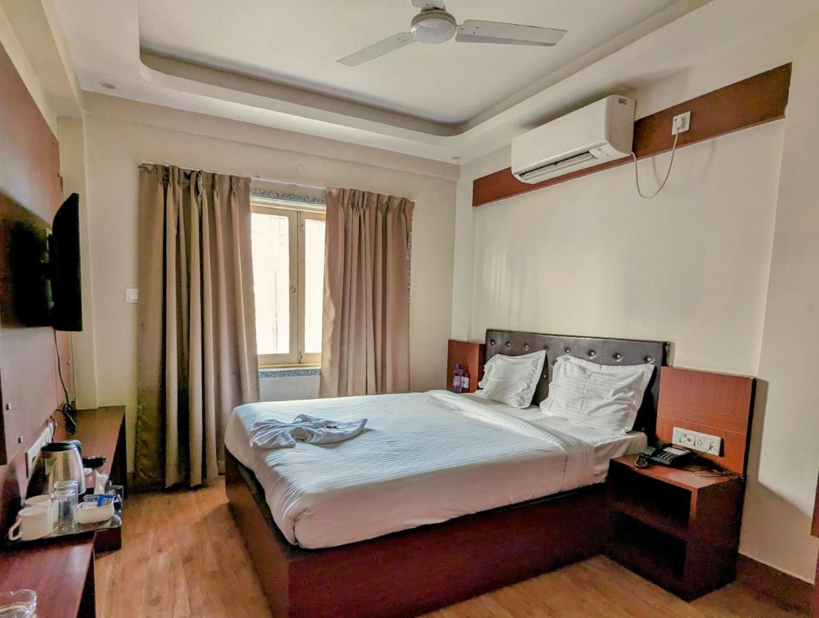 The Aster Enclave Hotel Kolkata Bagian luar foto