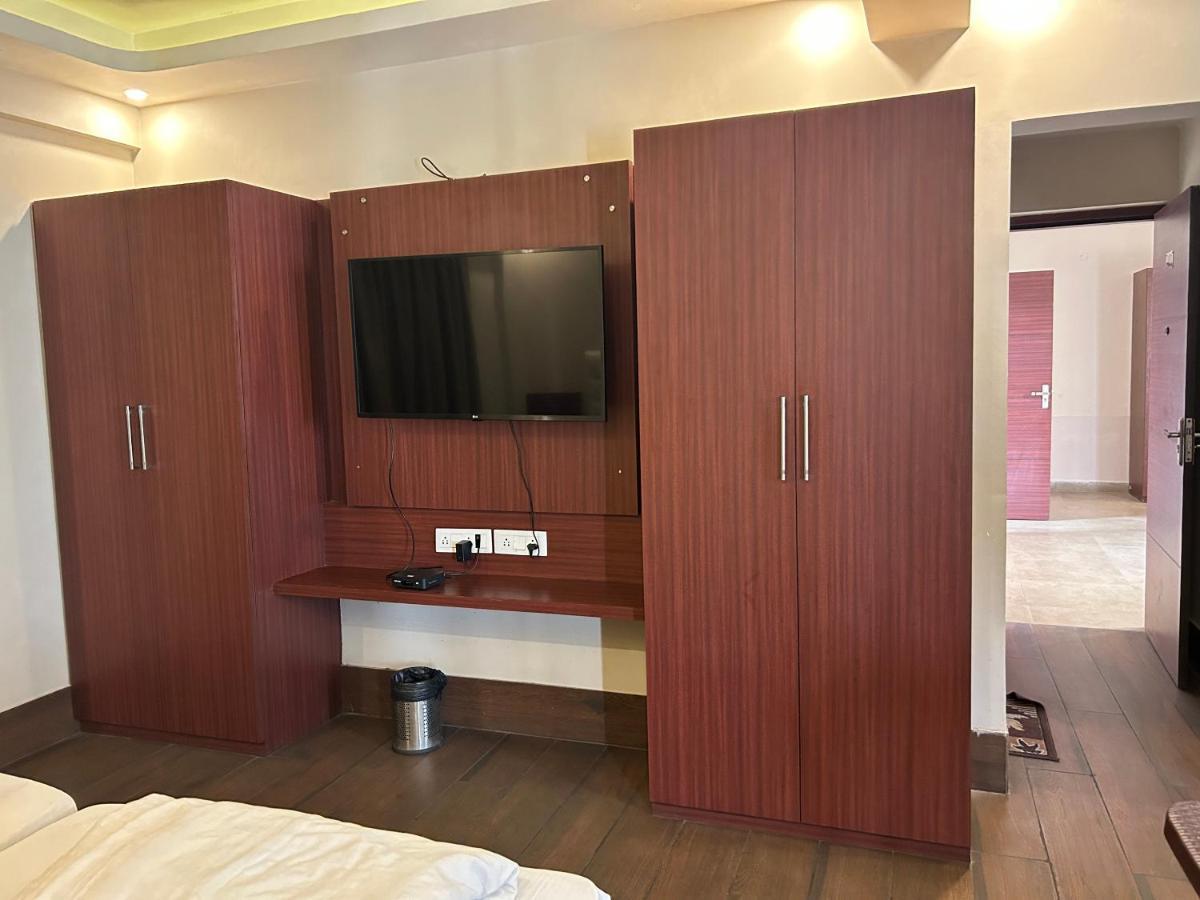 The Aster Enclave Hotel Kolkata Bagian luar foto